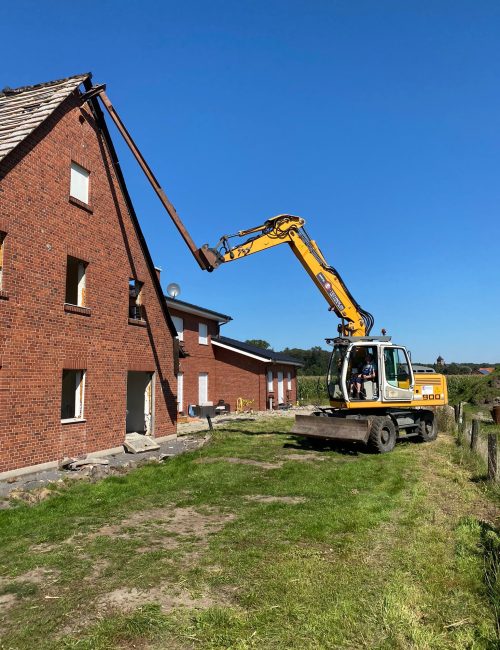 Bagger bei Abrissarbeiten