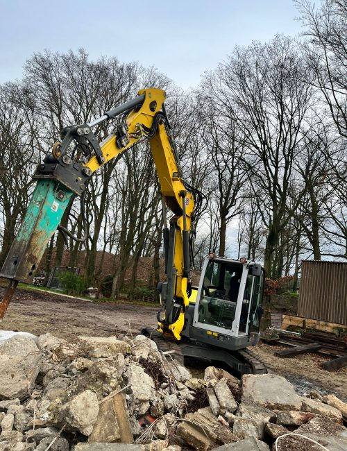 Bagger bei Abrissarbeiten